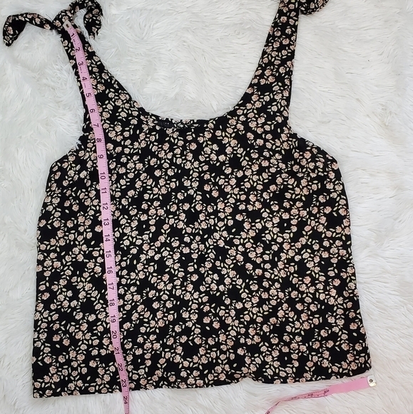 BLACK Floral Sleeveless Top Size Large By So Nwt - Picture 6 of 9